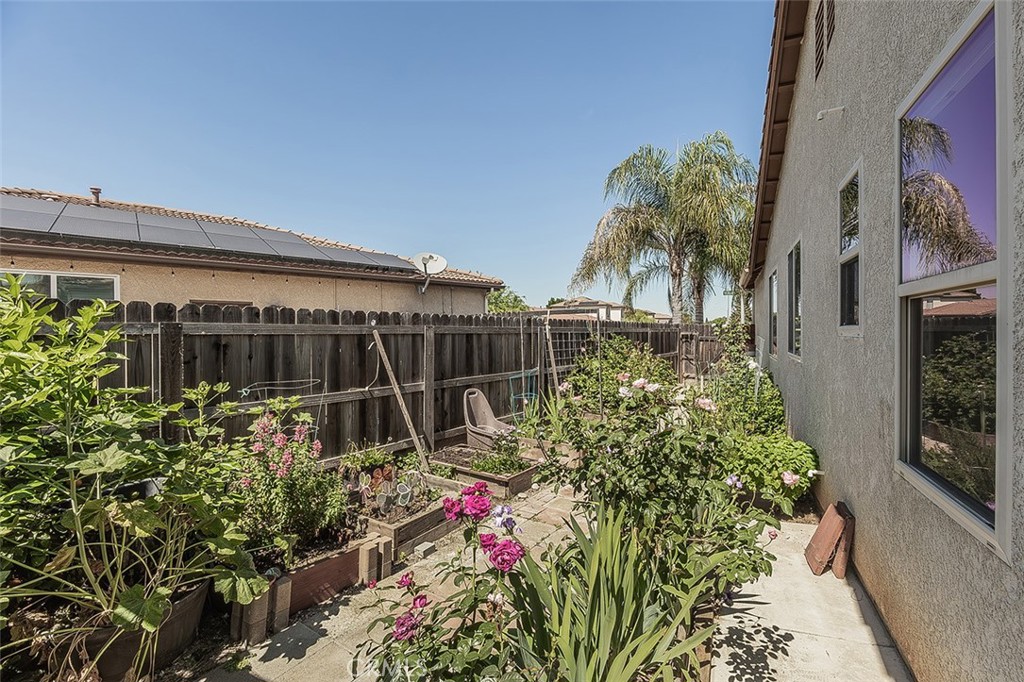 7357 E Redlands, Fresno, CA 93737