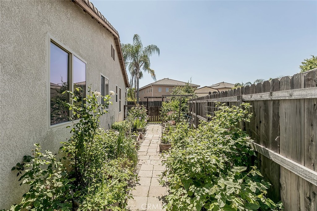 7357 E Redlands, Fresno, CA 93737