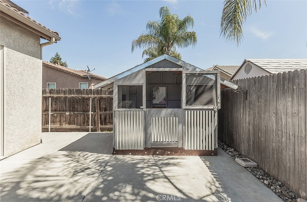 7357 E Redlands, Fresno, CA 93737