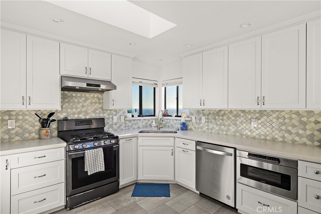 1833 Ogden Dr, Cambria, CA 93428