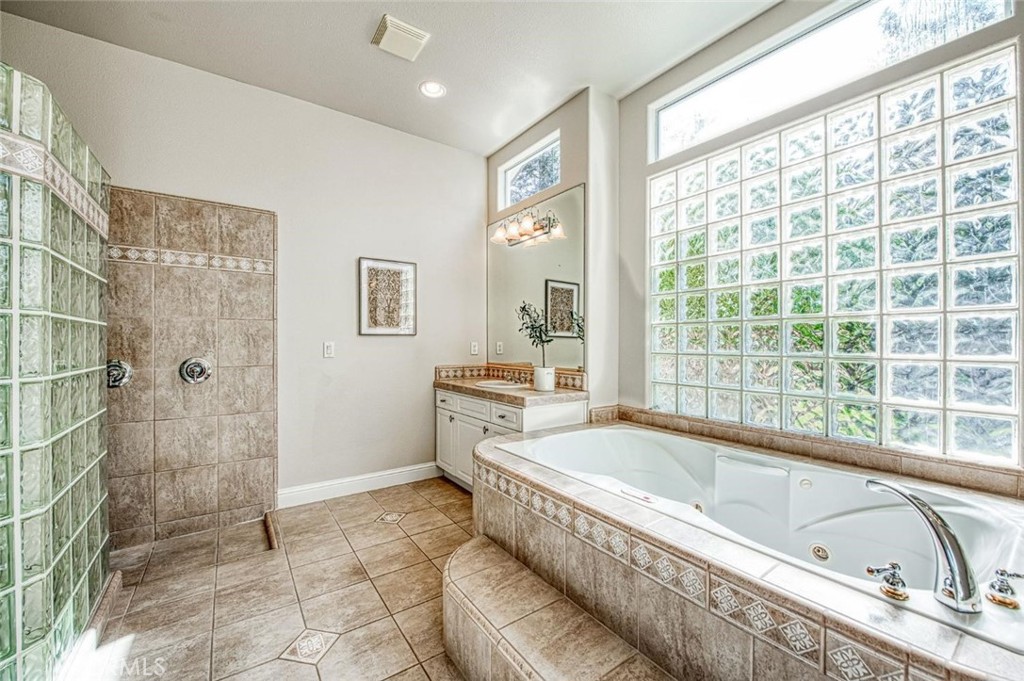 12437 N Via Tuscania, Clovis, CA 93619