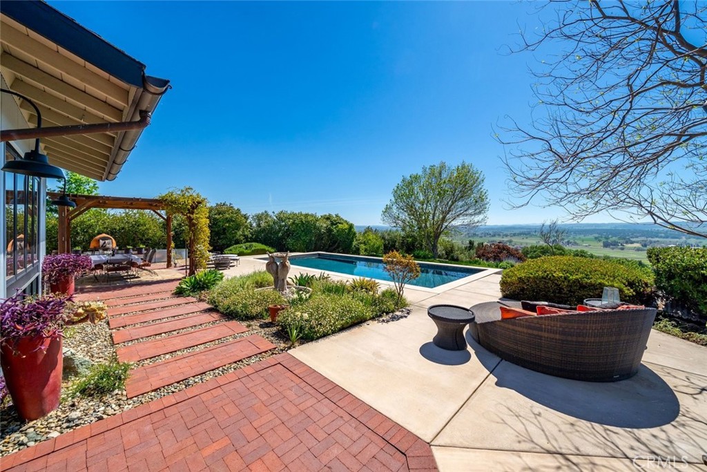 5650 El Pharo Drive, Paso Robles, CA 93446