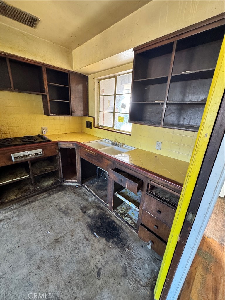 5703 E Hampton, Fresno, CA 93727