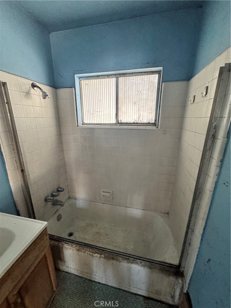 5703 E Hampton, Fresno, CA 93727