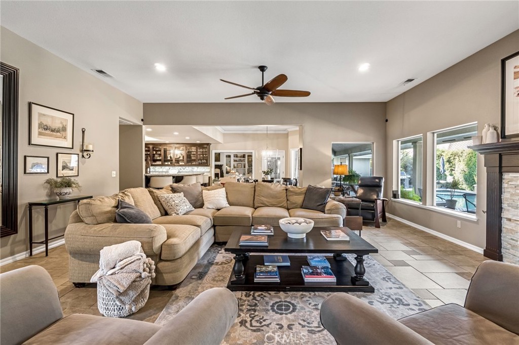 906 E Sutton, Fresno, CA 93720