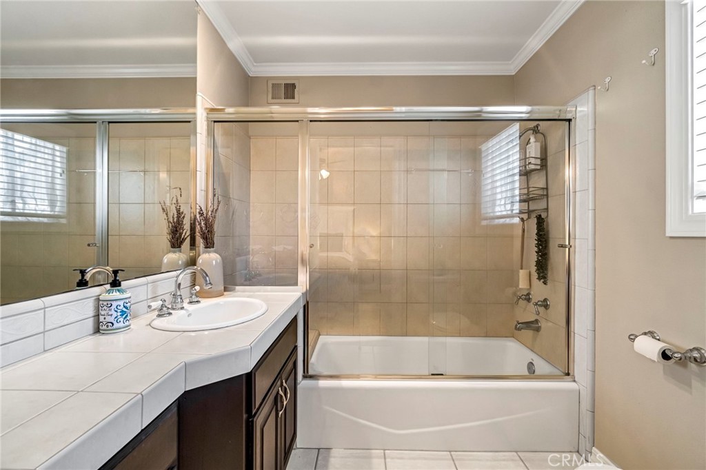 906 E Sutton, Fresno, CA 93720