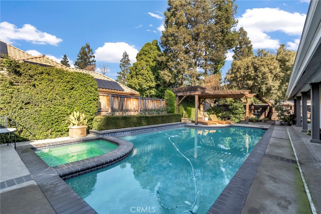 906 E Sutton, Fresno, CA 93720