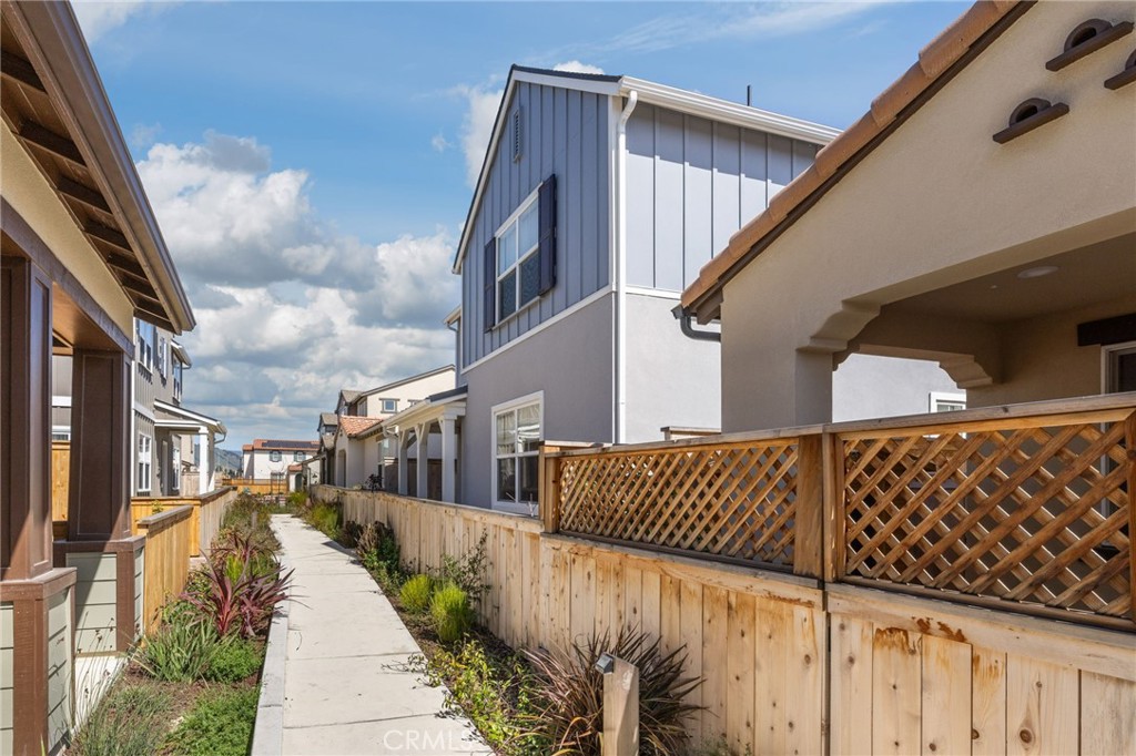 194 Earthwood Ln, San Luis Obispo, CA 93401