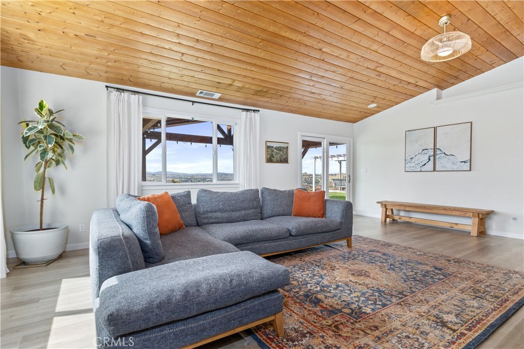 5530 El Pharo, Paso Robles, CA 93446