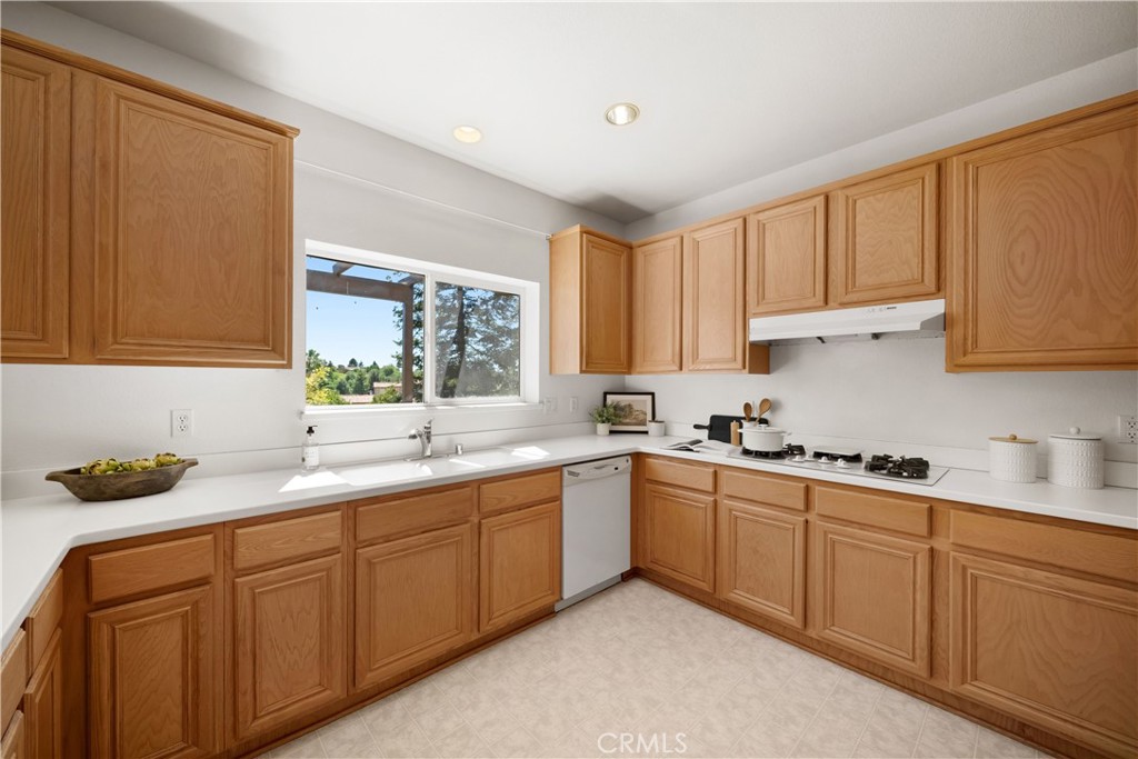 1625 Leah Way, Paso Robles, CA 93446