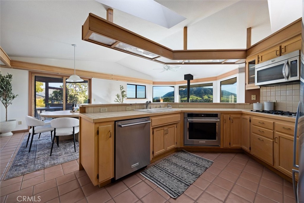 957 Skyline Dr, San Luis Obispo, CA 93405