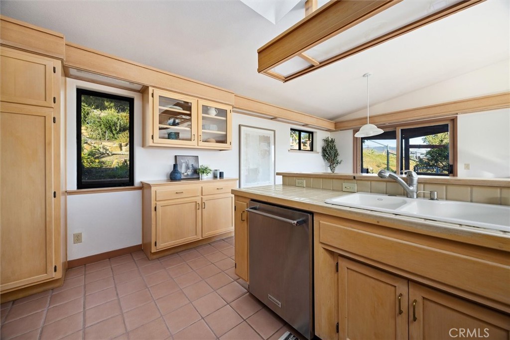 957 Skyline Dr, San Luis Obispo, CA 93405