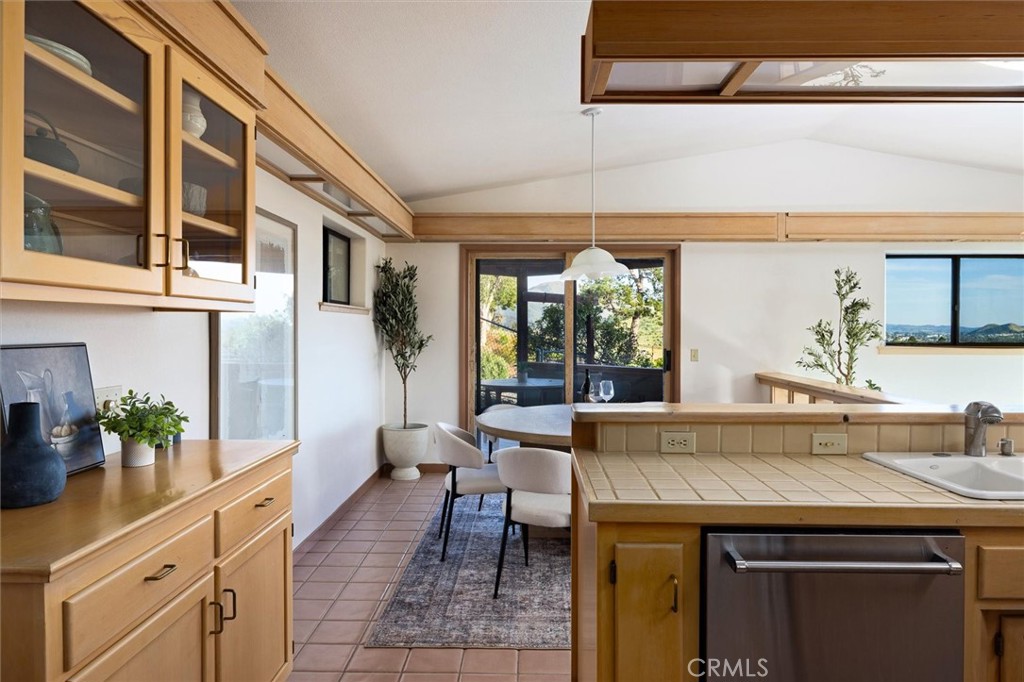 957 Skyline Dr, San Luis Obispo, CA 93405