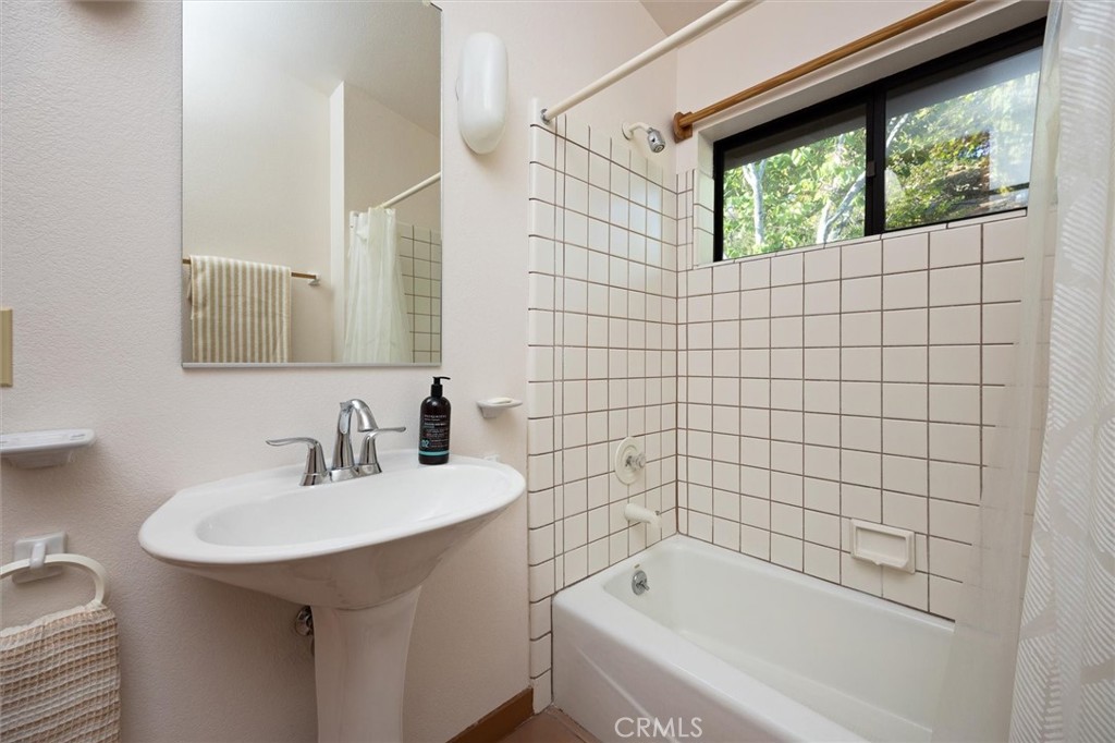 957 Skyline Dr, San Luis Obispo, CA 93405