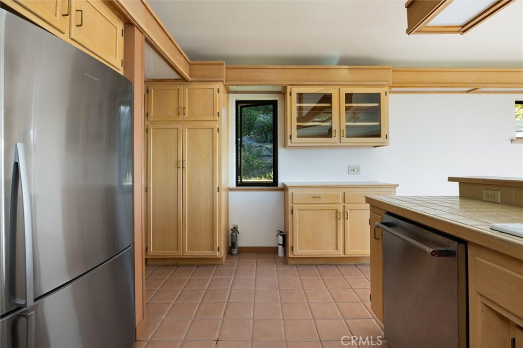 957 Skyline Dr, San Luis Obispo, CA 93405