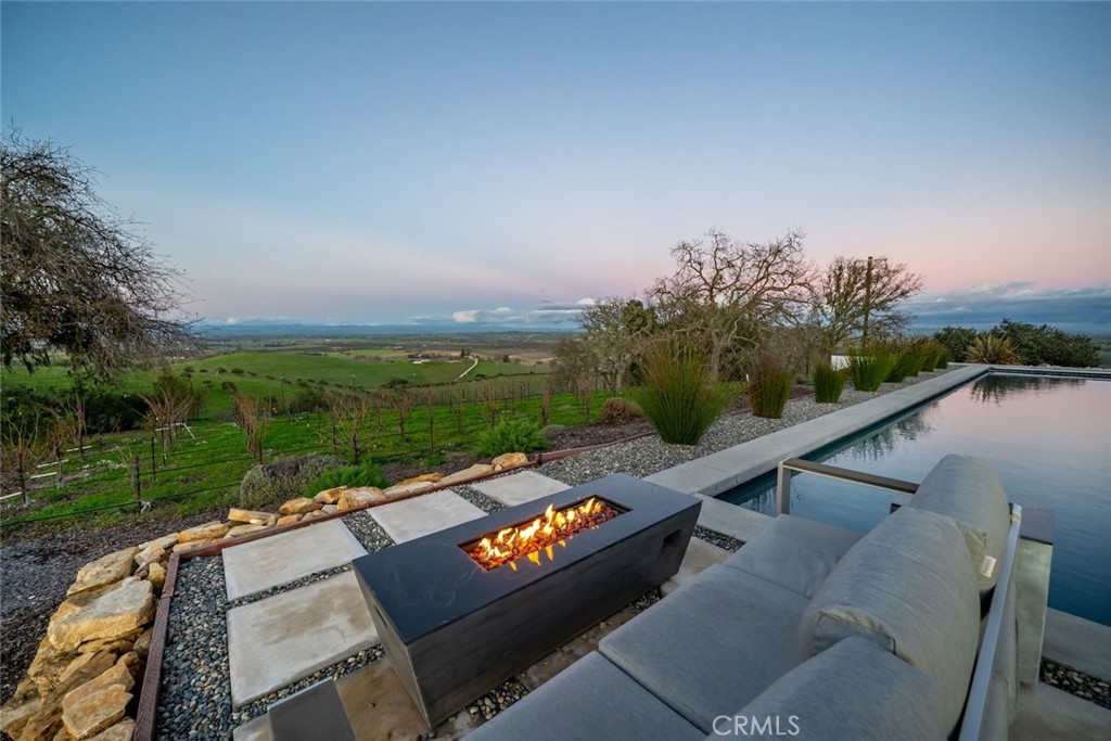 705 Sequoia Ln, Templeton, CA 93465