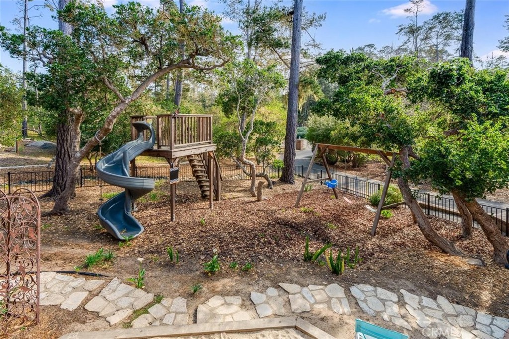 6515 Kathryn Drive, Cambria, CA 93428
