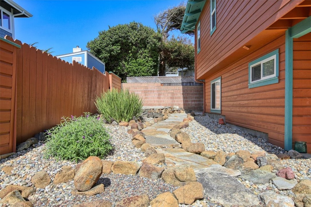 347 Ivar St, Cambria, CA 93428