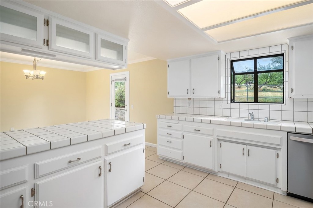 390 Nacimiento Lake Dr, Paso Robles, CA 93446