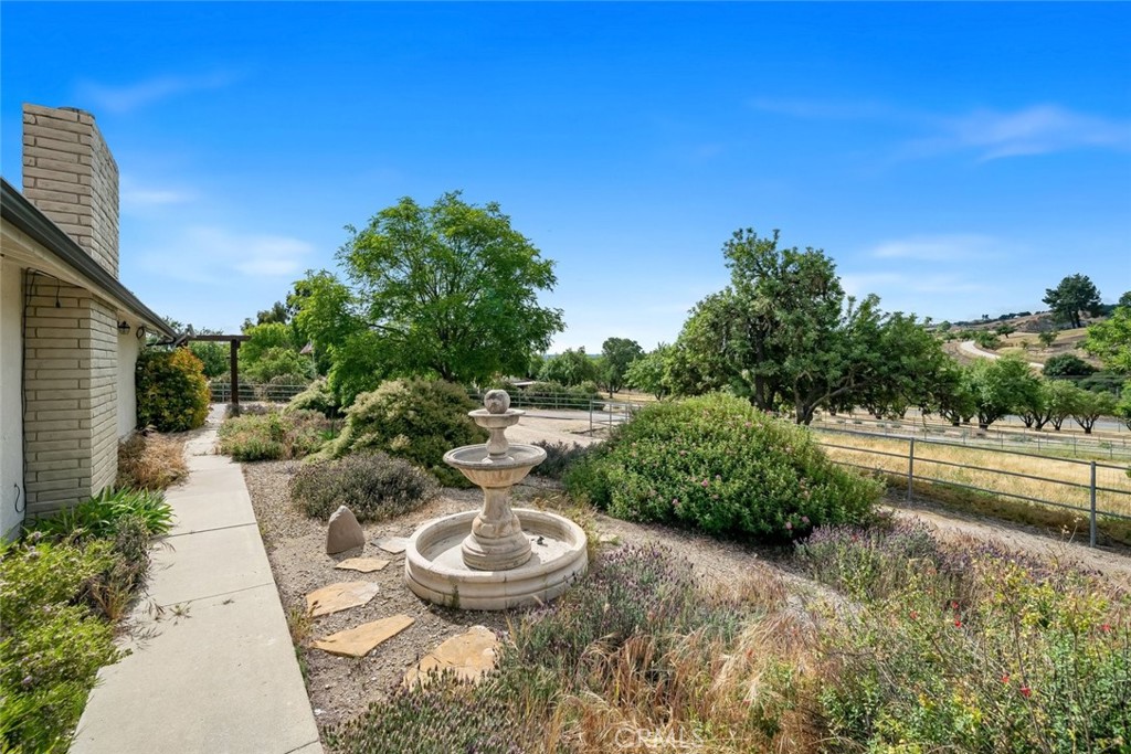 390 Nacimiento Lake Dr, Paso Robles, CA 93446