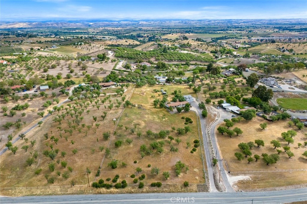 390 Nacimiento Lake Dr, Paso Robles, CA 93446