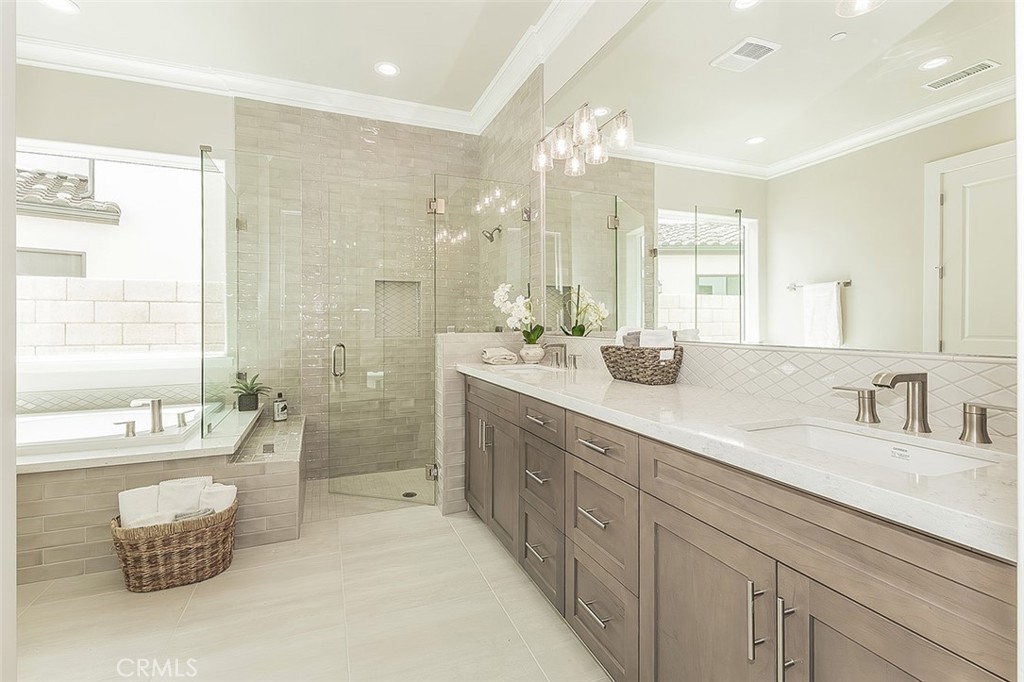 11421 N Live Oak, Clovis, CA 93619