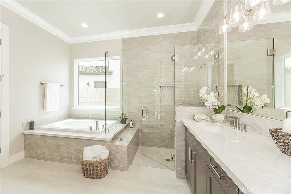 11421 N Live Oak, Clovis, CA 93619