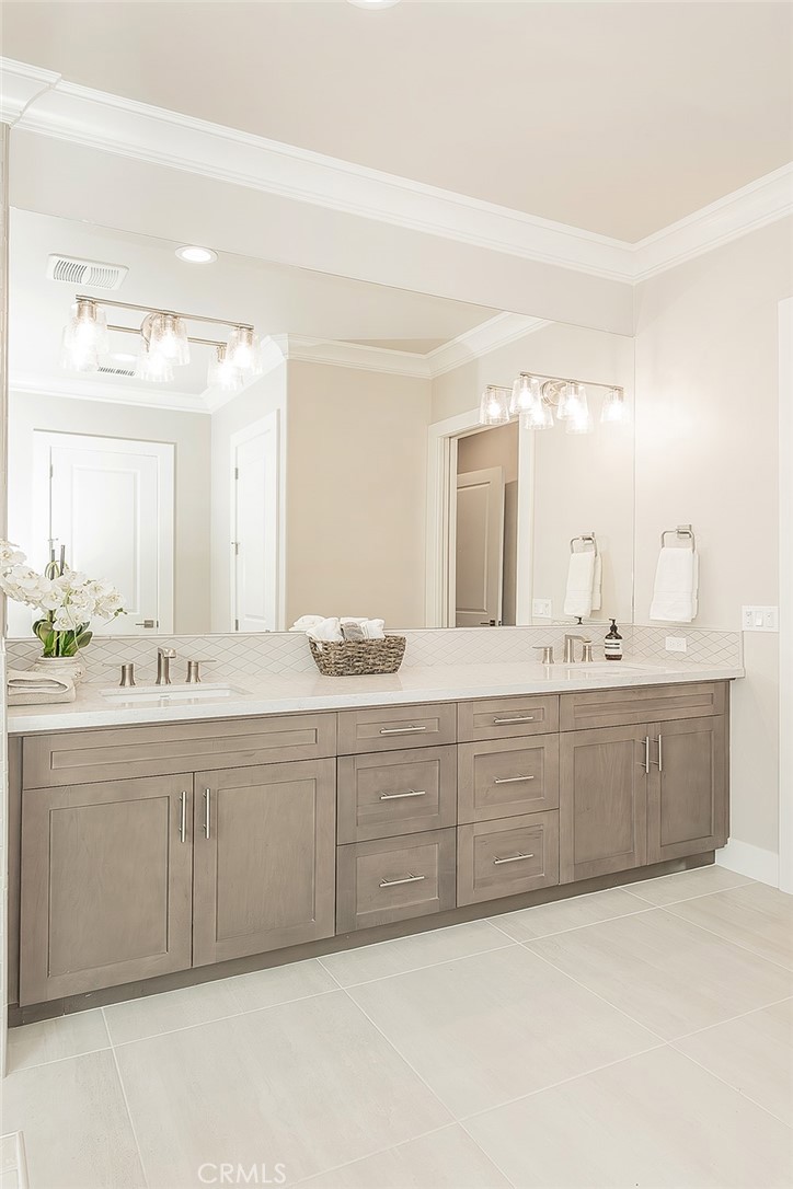 11421 N Live Oak, Clovis, CA 93619