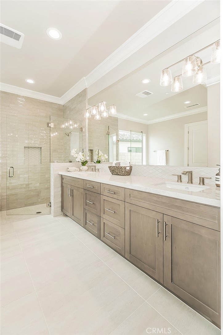 11421 N Live Oak, Clovis, CA 93619