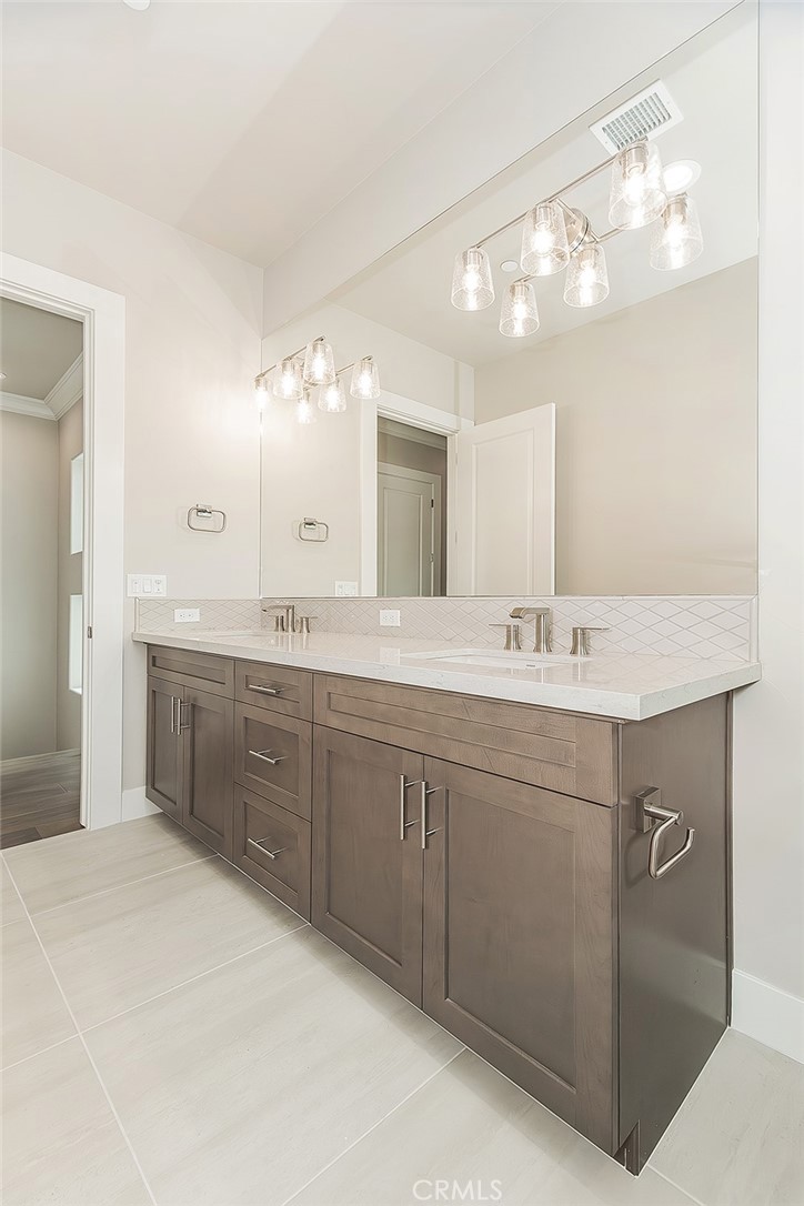 11421 N Live Oak, Clovis, CA 93619