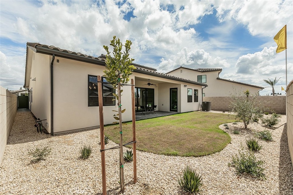 11421 N Live Oak, Clovis, CA 93619