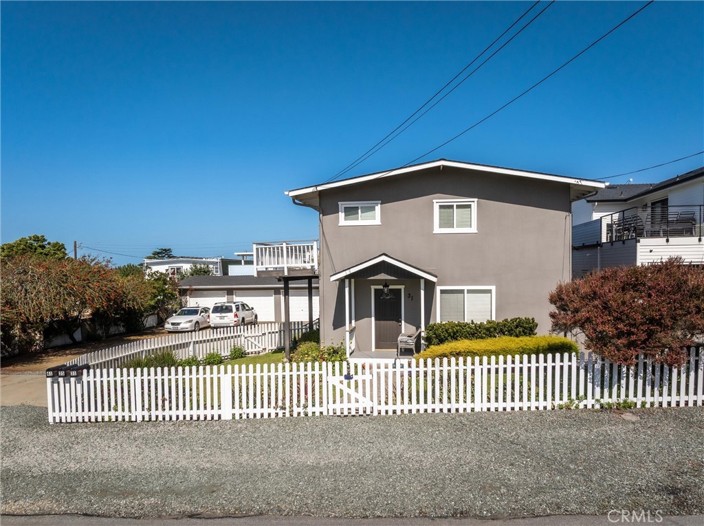 31 8th St, Cayucos, CA 93430