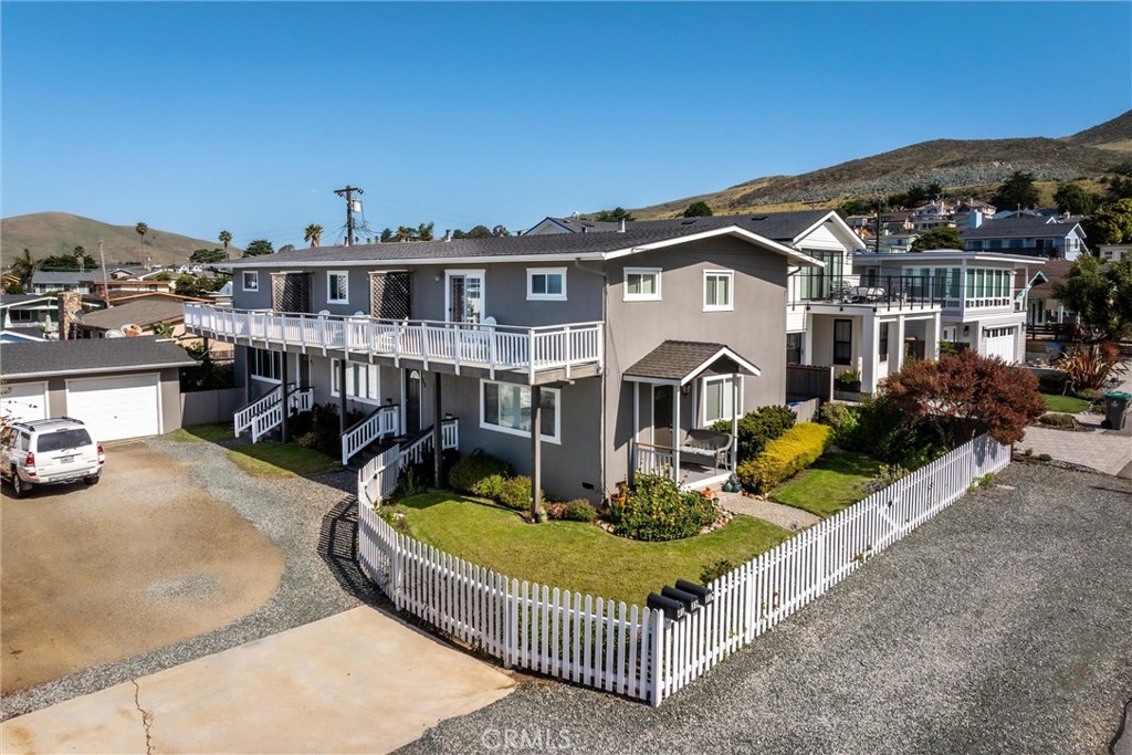31 8th St, Cayucos, CA 93430