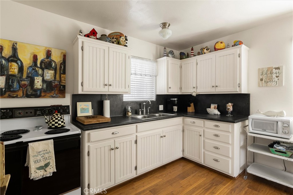 31 8th St, Cayucos, CA 93430