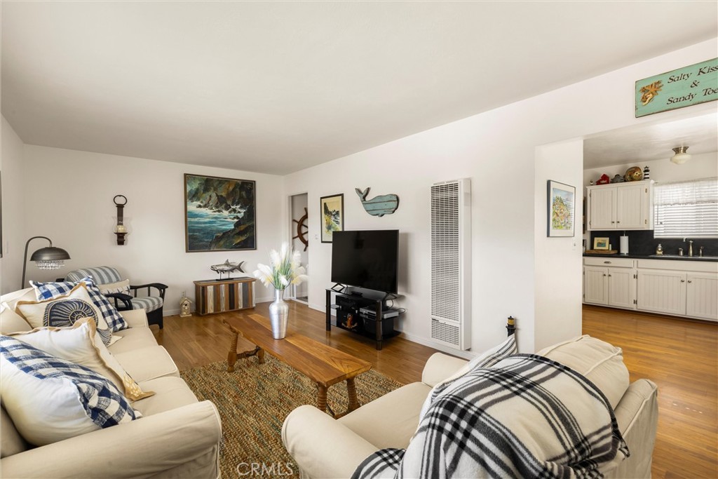 31 8th St, Cayucos, CA 93430