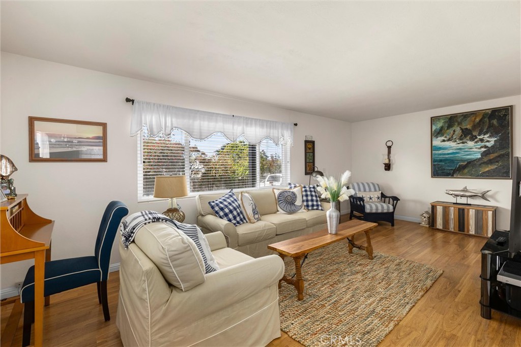 31 8th St, Cayucos, CA 93430