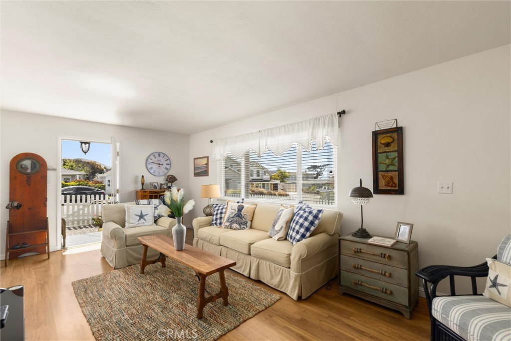 31 8th St, Cayucos, CA 93430