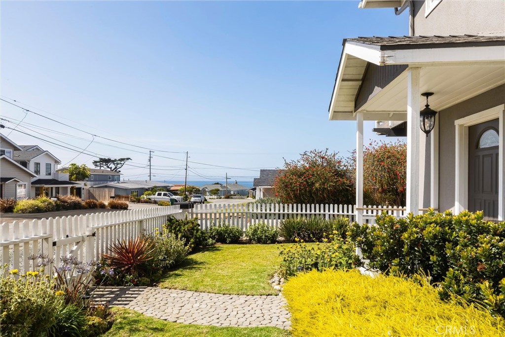 31 8th St, Cayucos, CA 93430