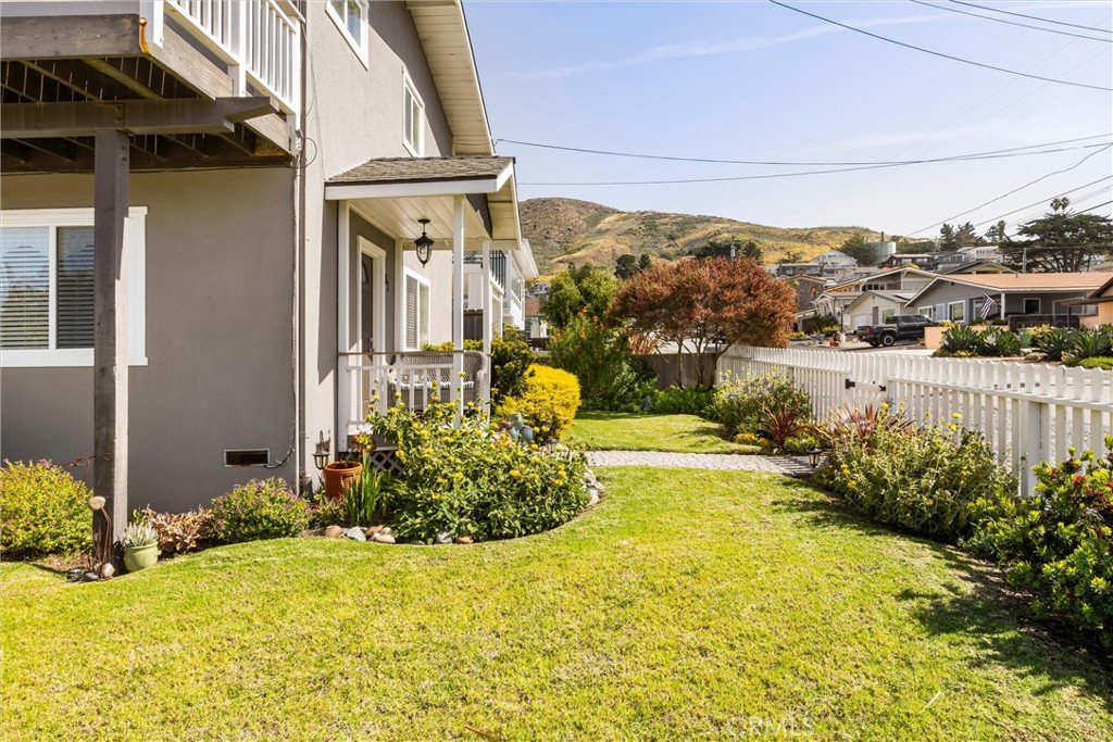 31 8th St, Cayucos, CA 93430