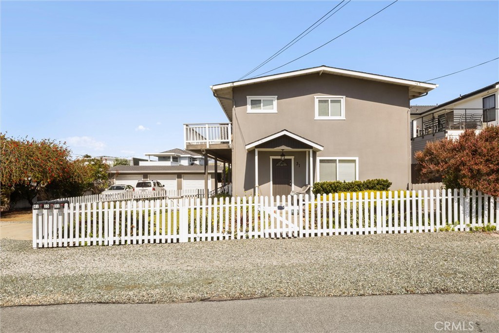 31 8th St, Cayucos, CA 93430