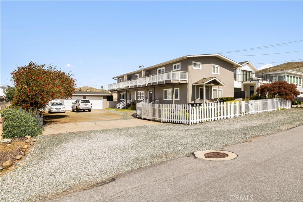 31 8th St, Cayucos, CA 93430