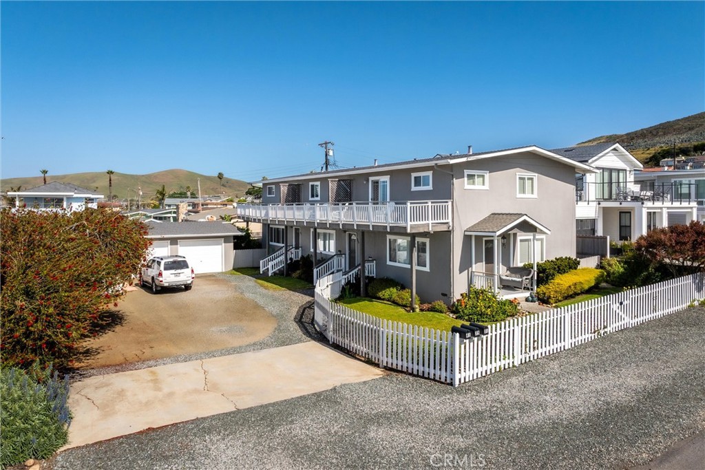31 8th St, Cayucos, CA 93430