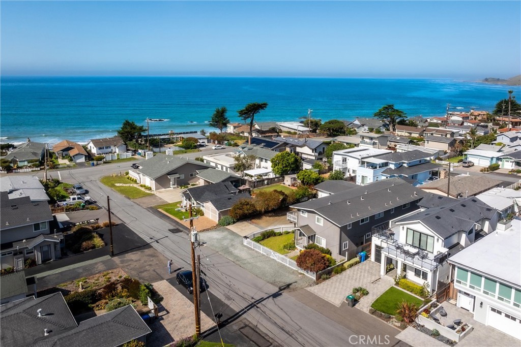 31 8th St, Cayucos, CA 93430