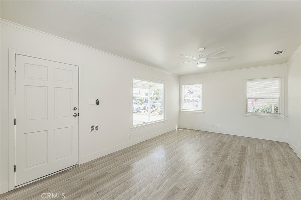 2053 E Mayfair Dr, Fresno, CA 93703