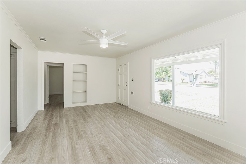 2053 E Mayfair Dr, Fresno, CA 93703