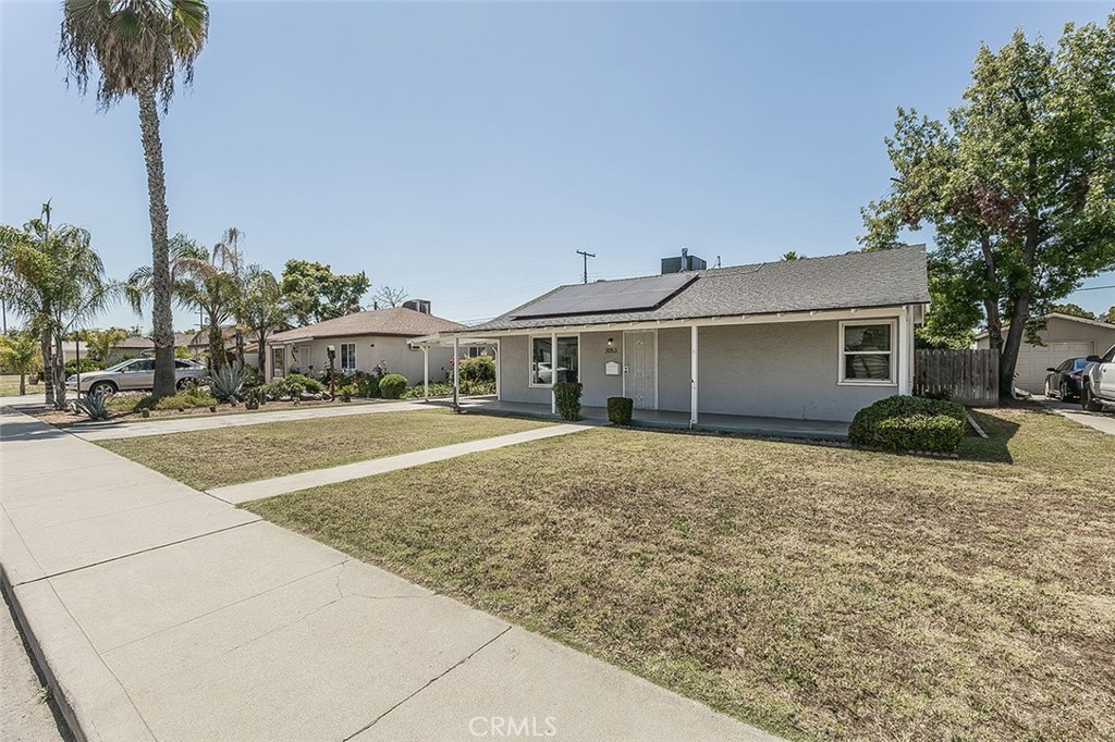 2053 E Mayfair Dr, Fresno, CA 93703