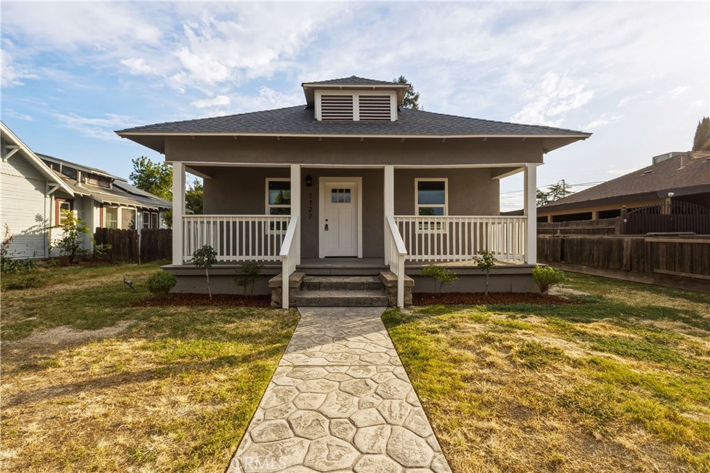 1127 J, Reedley, CA 93654