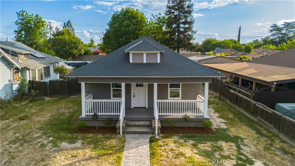 1127 J, Reedley, CA 93654