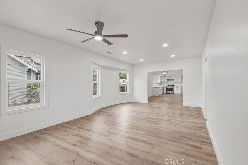 1127 J, Reedley, CA 93654