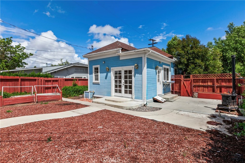 1517 Olive St., Paso Robles, CA 93446